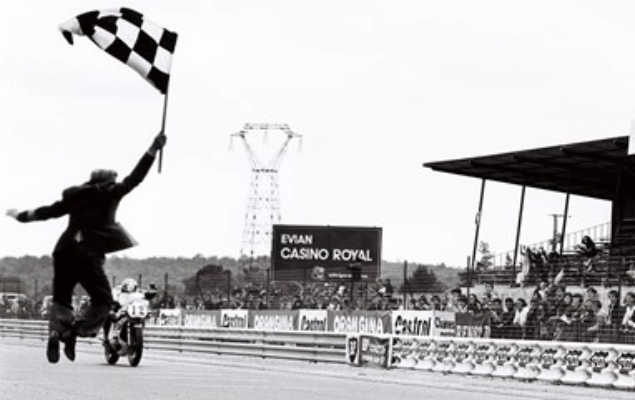 Photo historique montrant l'histoire du Circuit Dijon Prenois