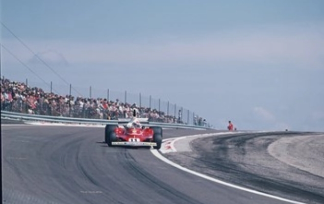 Photo historique montrant l'histoire du Circuit Dijon Prenois